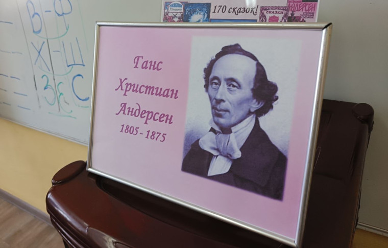 «Человек с волшебным зонтиком».