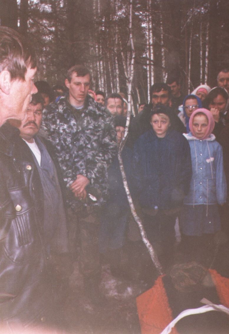 Траурный митинг на могиле Ивана Кропочева